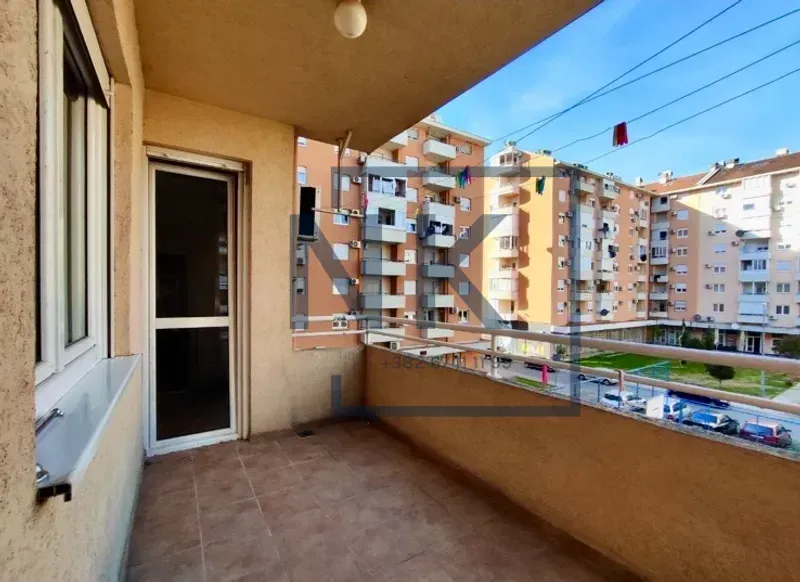 Izdavanje, dvosoban stan, 64m², Stari Aerodrom, Podgorica