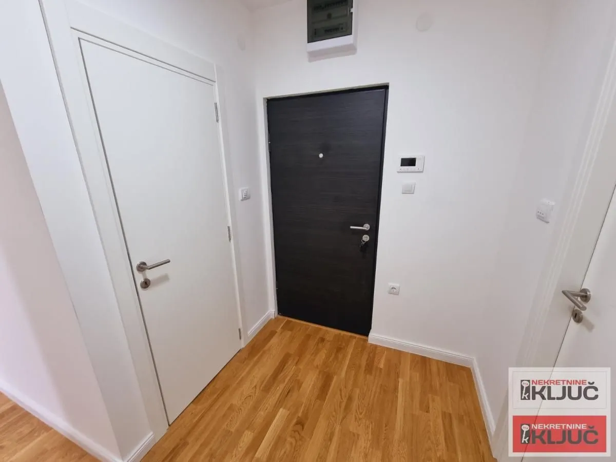 Prodaja, trosoban stan, 63m², Bulevar patrijarha Pavla, Novi Sad Sve Podlokacije