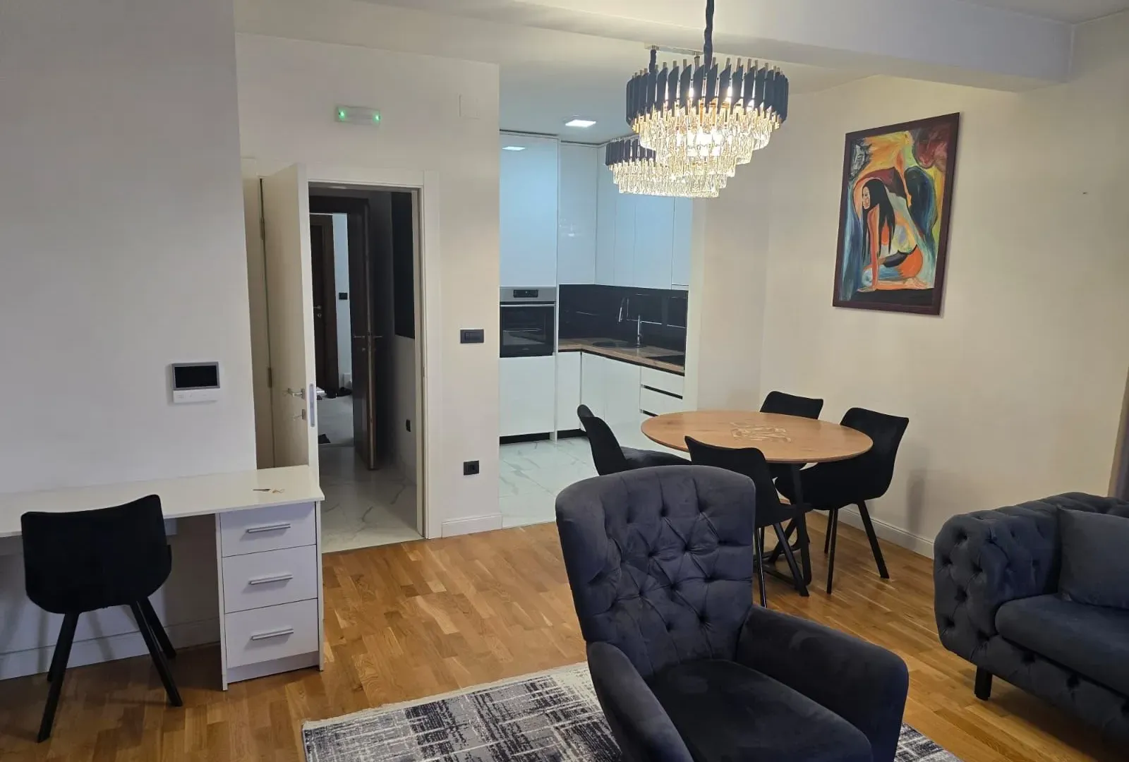 Prodaja, trosoban stan, 130m², Dalmatinska ulica, Podgorica