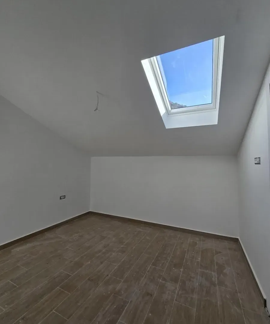 Prodaja, trosoban stan, 94m², Škaljari, Kotor