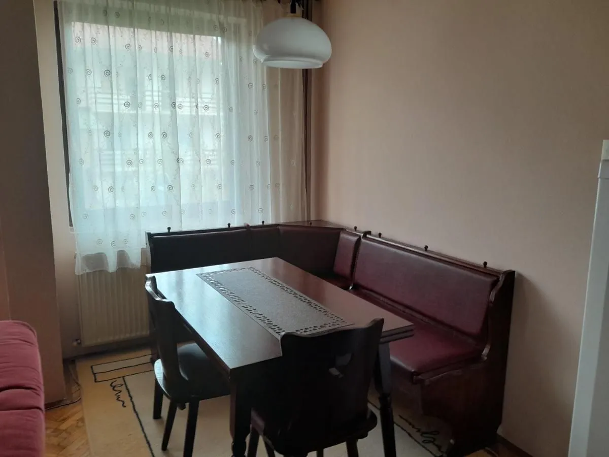 Izdavanje, jednosoban stan, 50m², Tavrića obori, Jagodina