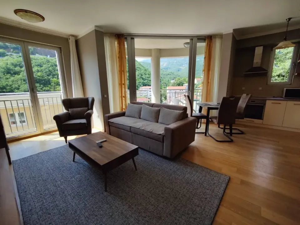 Rent, one bedroom apartment, 55m², Bečići, Budva