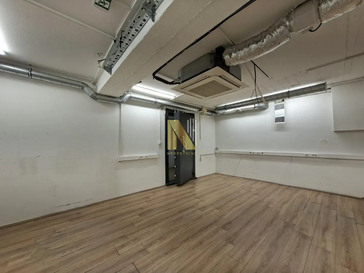 Rent, office space, 395m², Bulevar Oslobodjenja, Novi Sad Sve Podlokacije