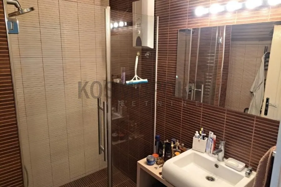 Prodaja, kuća, 130m², Mali Mokri Lug, Zvezdara Sve Podlokacije