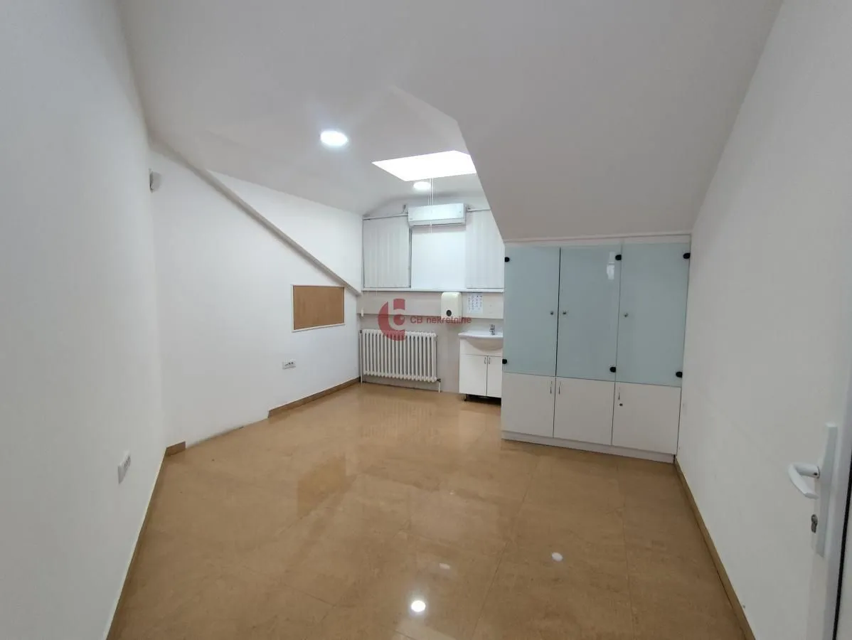 Rent, office space, 320m², Centar, Subotica