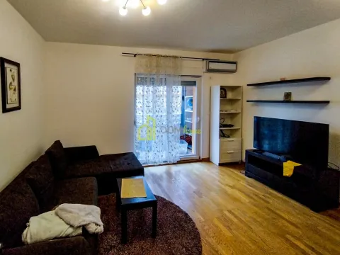 Izdavanje, dvosoban stan, 72m², City Kvart, Podgorica - image 10