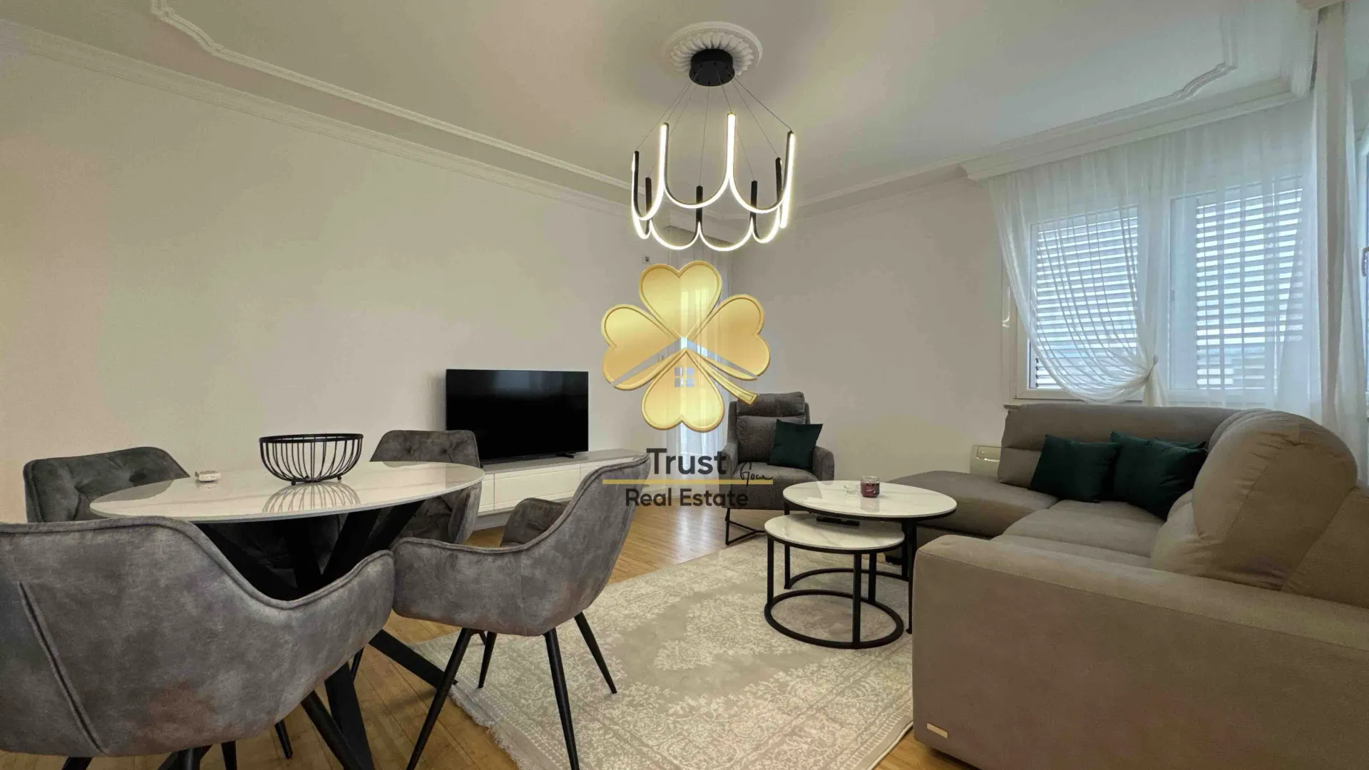 Izdavanje, trosoban stan, 90m², Obala Morače, Podgorica