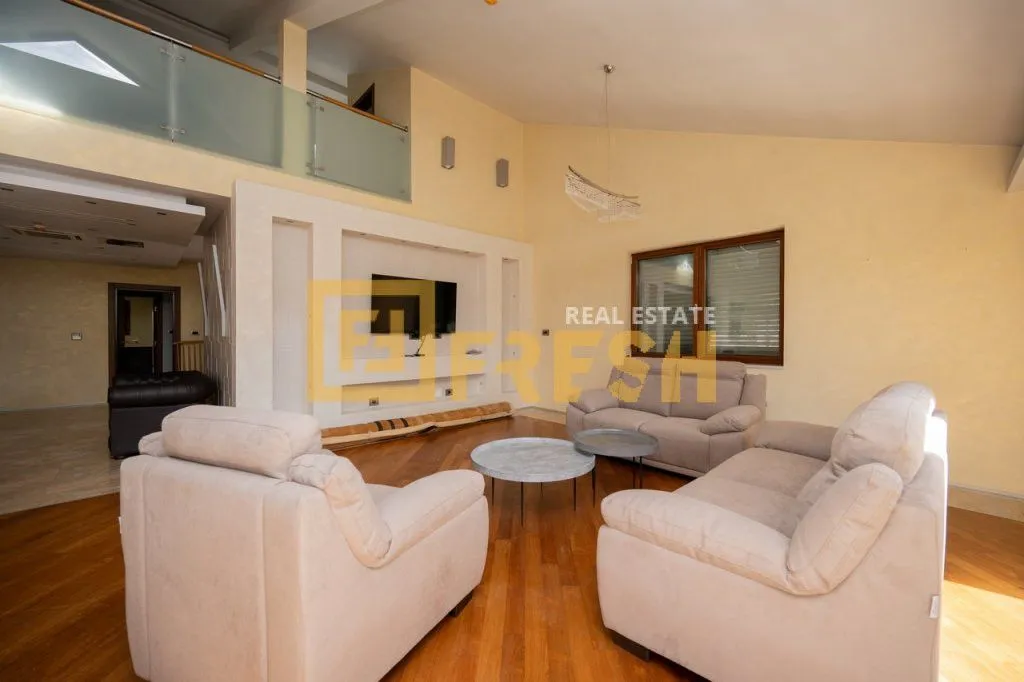 Rent, house, 380m², Mareza, Podgorica