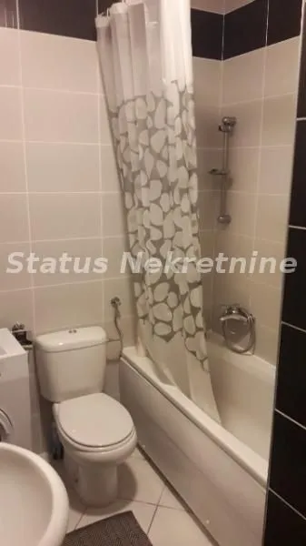 Izdavanje, trosoban stan, 60m², Centar, Novi Sad
