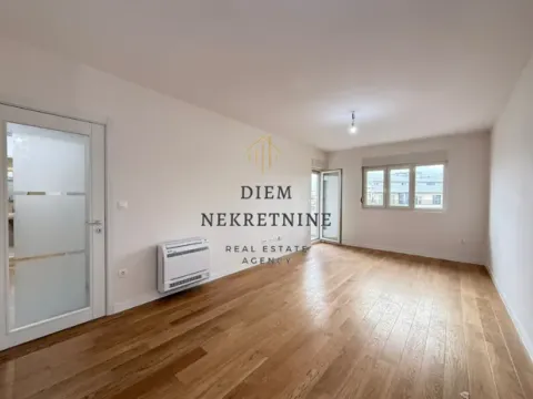 Rent, two bedroom apartment, 72m², Central Point, Podgorica - image 4