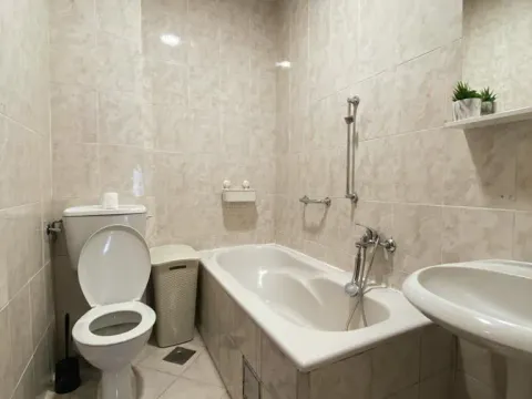 Izdavanje, trosoban stan, 90m², Budva, Crna Gora - image 15