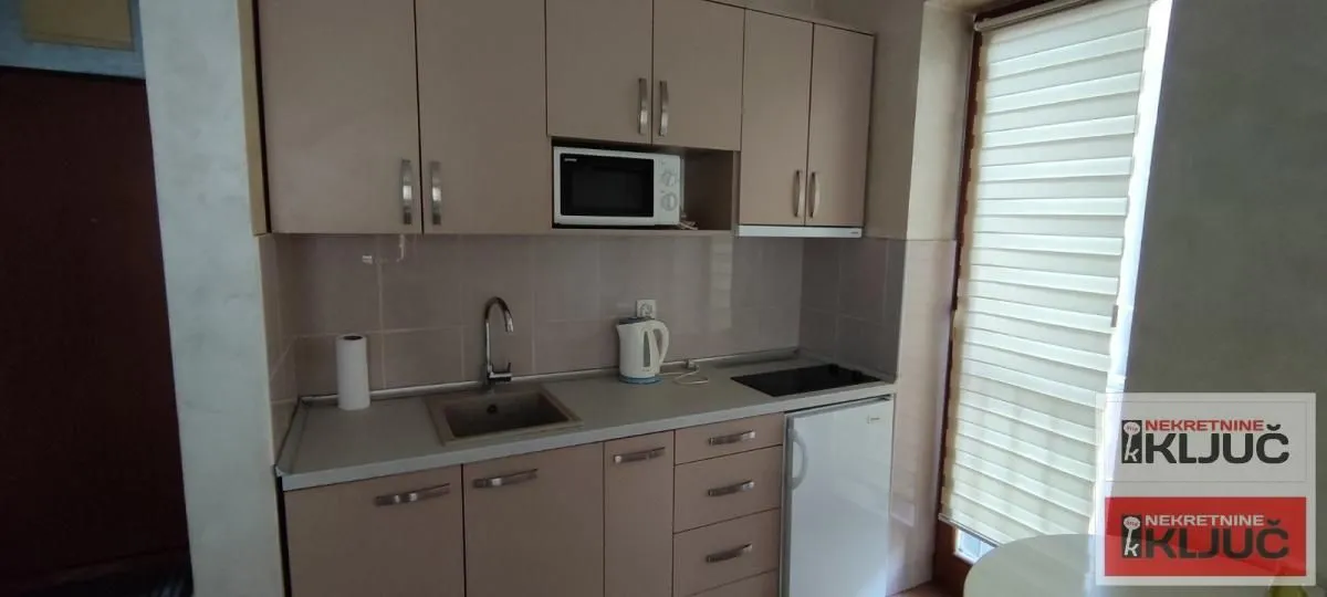 Izdavanje, garsonjera, 31m², Bulevar Oslobodjenja, Novi Sad Sve Podlokacije