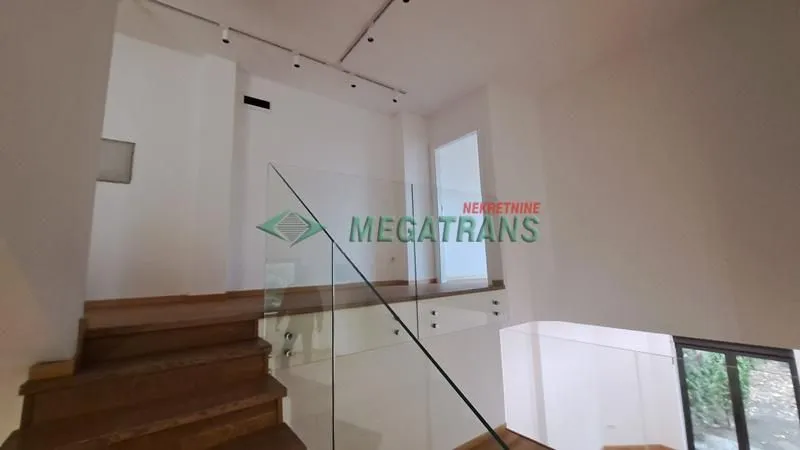 Rent, house, 247m², Petrovaradin, Novi Sad
