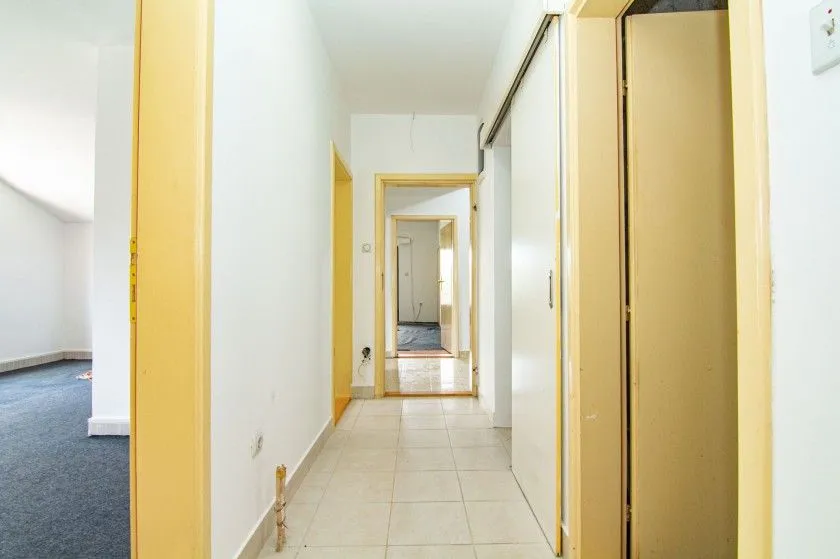Izdavanje, poslovni prostor, 125m², Stari Aerodrom, Podgorica