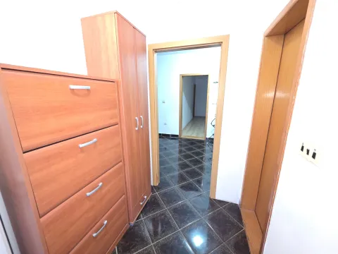 Izdavanje, trosoban stan, 75m², Zagorič, Podgorica - image 13