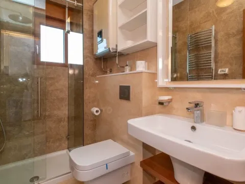 Rent, four bedroom apartment, 140m², Podgorica, Crna Gora - image 16