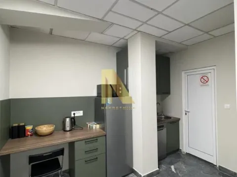 Izdavanje, poslovni prostor, 217m², Centar, Novi Sad - image 13