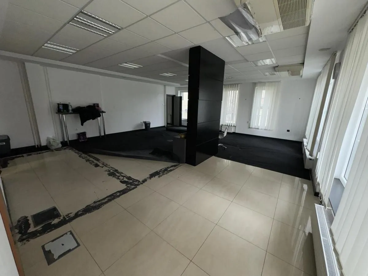 Izdavanje, poslovni prostor, 300m², Cvetkova Pijaca, Zvezdara Sve Podlokacije