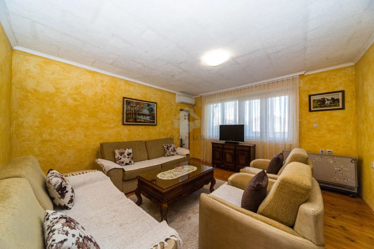 Izdavanje, dvosoban stan, 90m², Masline, Podgorica