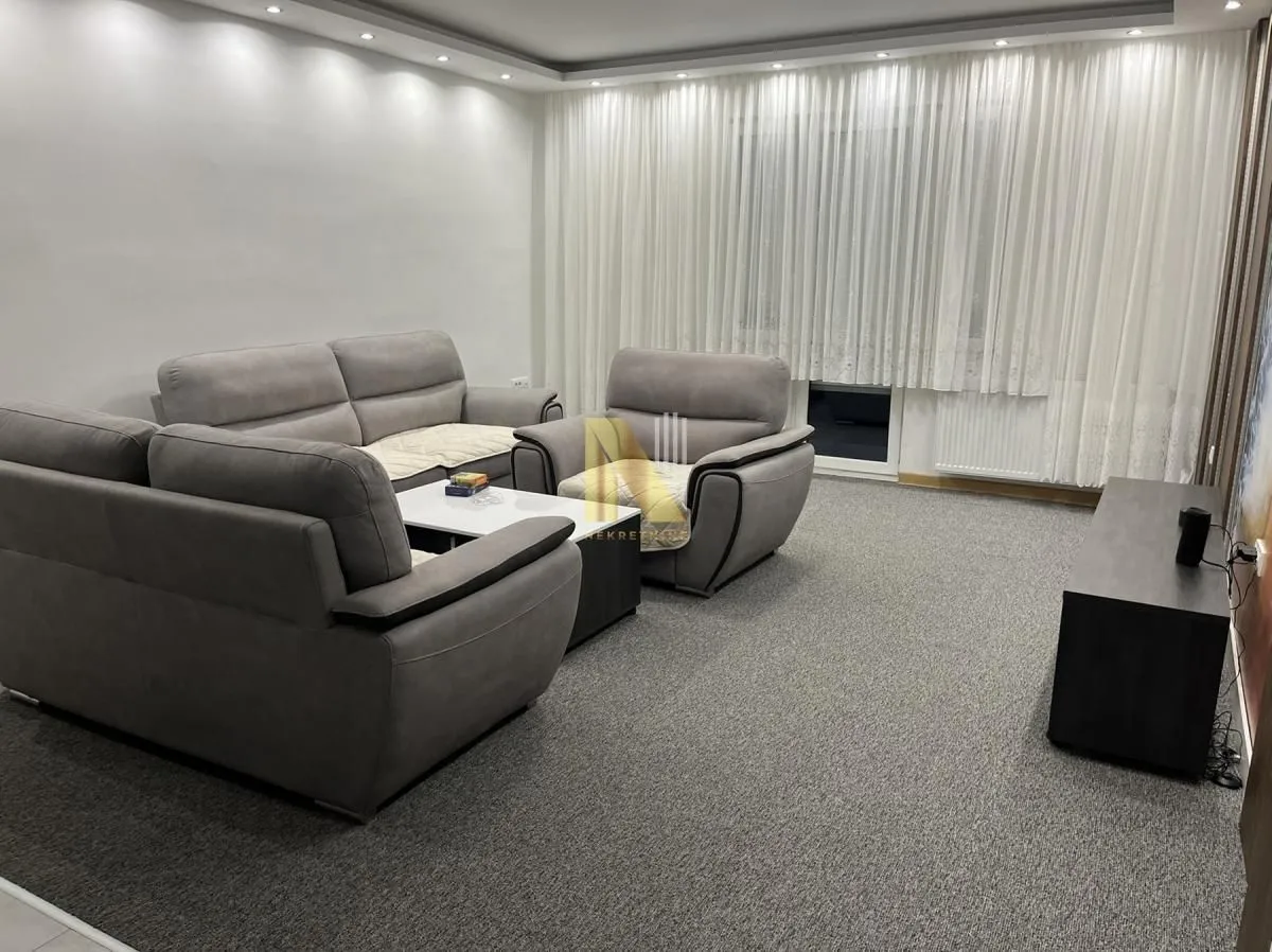 Izdavanje, trosoban stan, 93m², Centar, Novi Sad