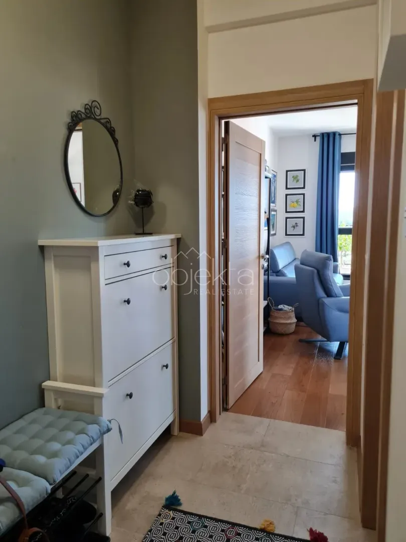 Izdavanje, jednosoban stan, 47m², Tivat, Crna Gora