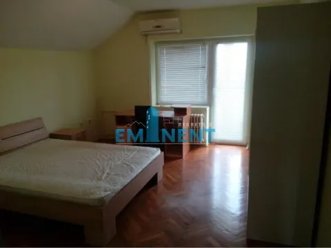 Izdavanje, kuća, 360m², Zemun Gornji Grad, Zemun Sve Podlokacije - image 7