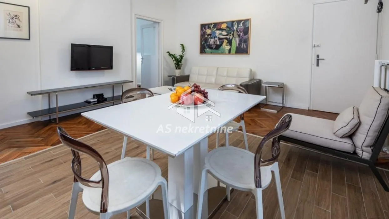 Izdavanje, trosoban stan, 90m², Stari Grad, Beograd