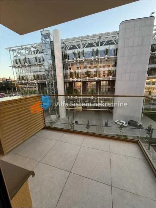 Izdavanje, trosoban stan, 71m², Savski Venac, Beograd