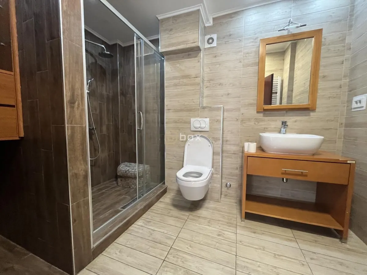 Izdavanje, trosoban stan, 121m², Pantelej, Niš
