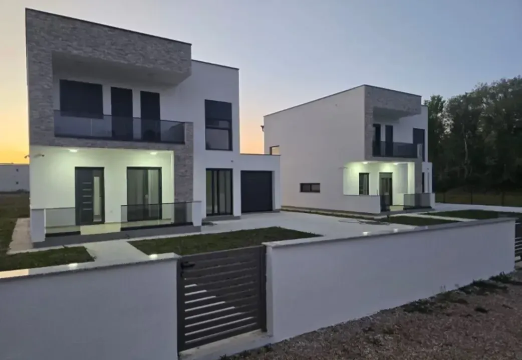 Sale, four bedroom apartment, 185m², Donji Štoj, Ulcinj