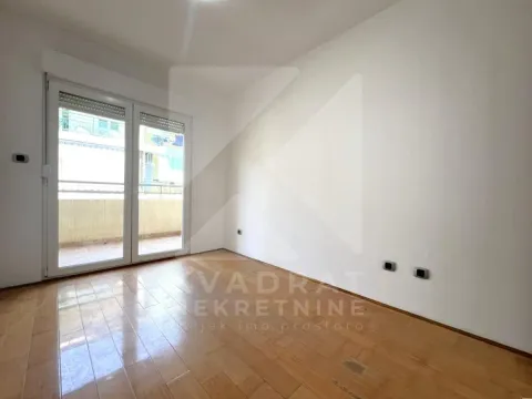 Rent, office space, 44m², Vezirov Most, Podgorica - image 5