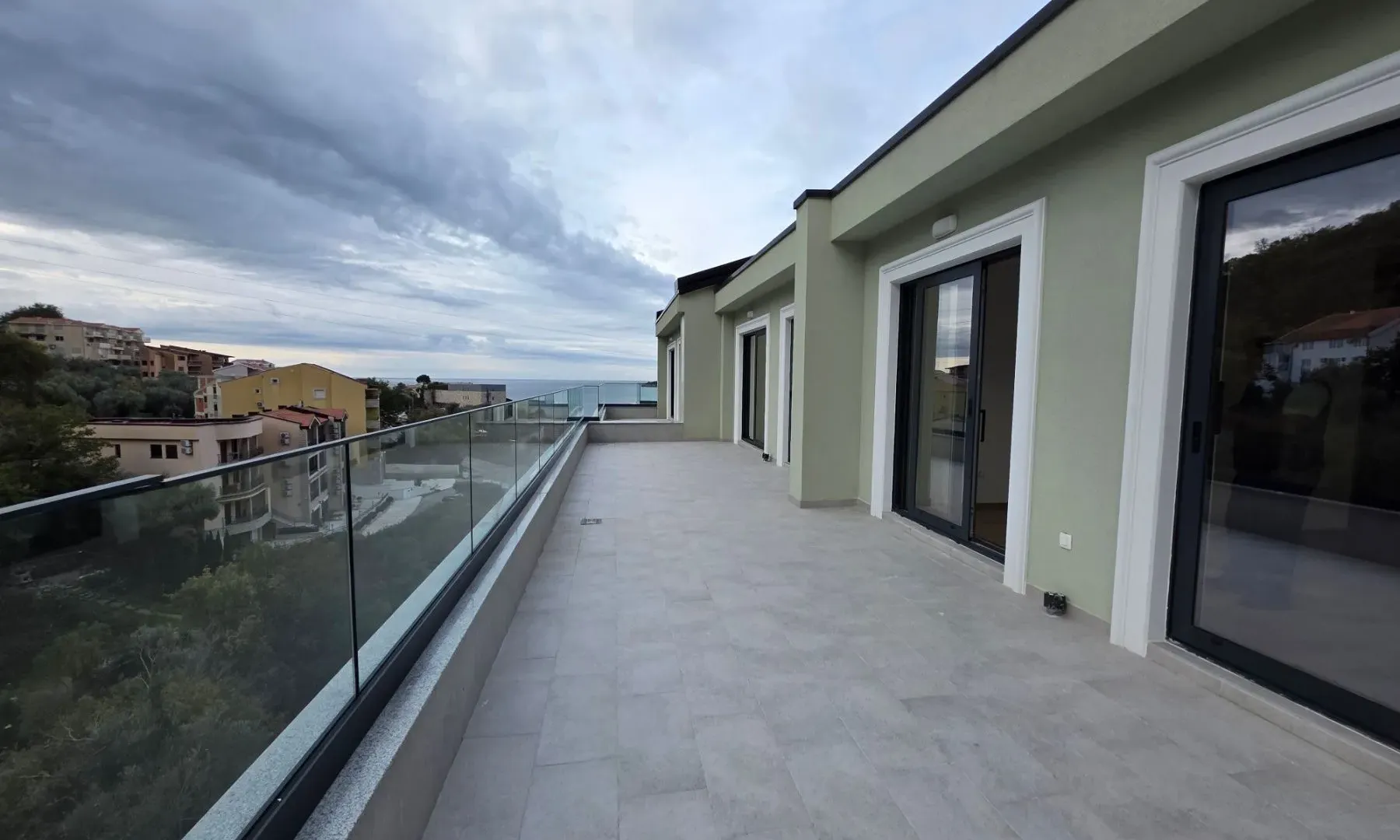 Prodaja, dvosoban stan, 108m², Kamenovo, Budva