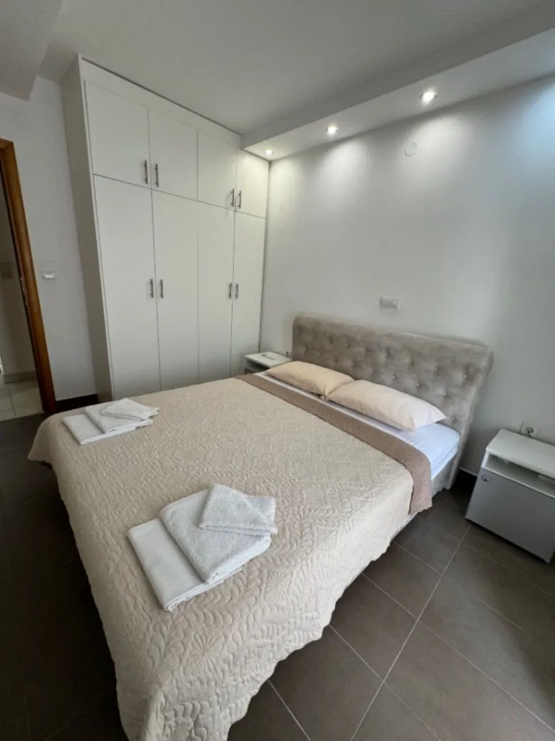 Rent, one bedroom apartment, 60m², Bečići, Budva