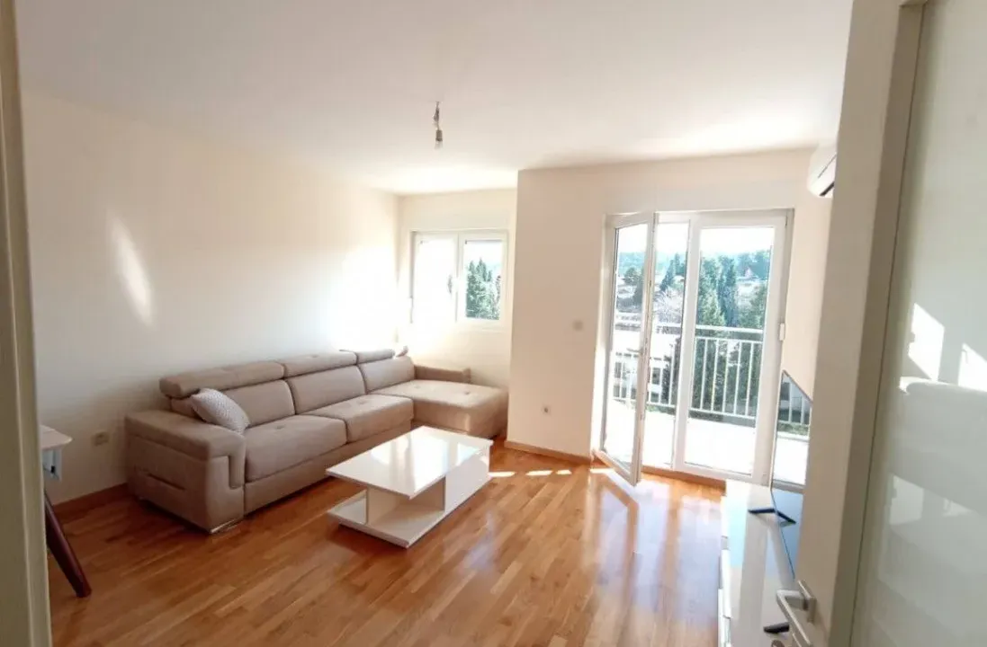 Izdavanje, trosoban stan, 70m², Zagorič, Podgorica