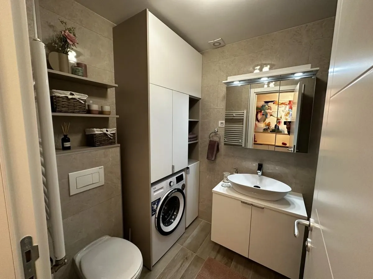Izdavanje, dvosoban stan, 78m², Dom zdravlja, Niš