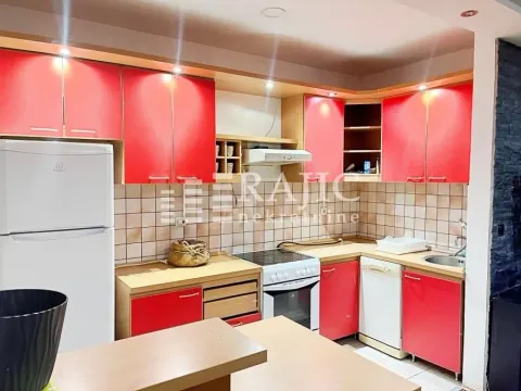 Equipped kitchen with red cabinets and built-in appliances. - image 4