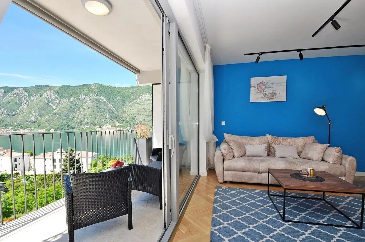 Sale, one bedroom apartment, 52m², Dobrota, Kotor