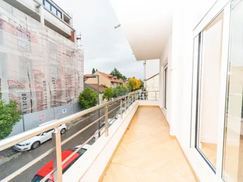 Izdavanje, poslovni prostor, 62m², Centar, Podgorica - image 2