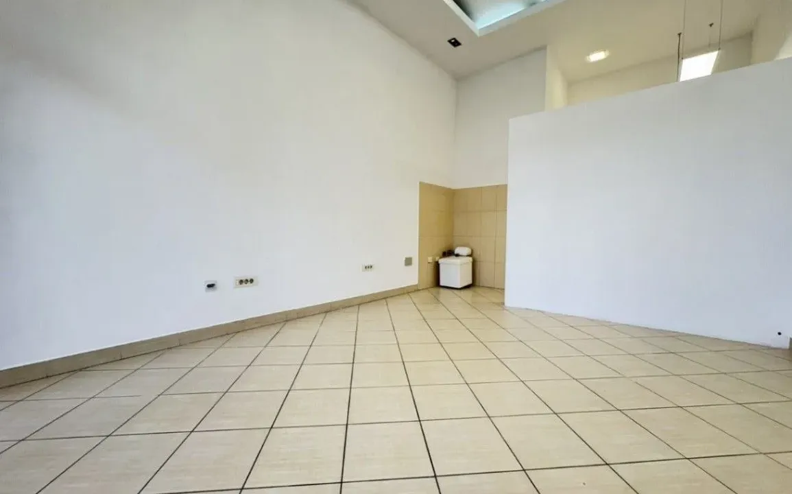 Izdavanje, poslovni prostor, 23m², Stari Aerodrom, Podgorica