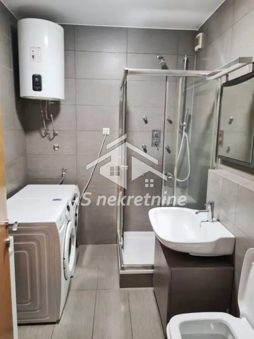Izdavanje, trosoban stan, 82m², Vračar Hram, Vračar Sve Podlokacije