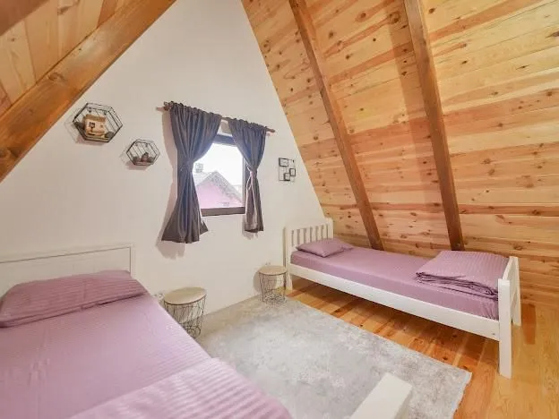 Prodaja, kuća, 218m², Motički gaj, Žabljak