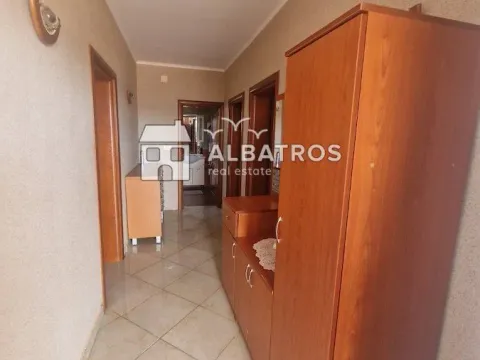 Izdavanje, trosoban stan, 145m², Šušanj, Bar - image 5