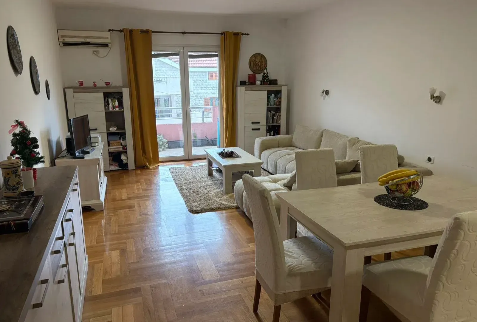 Izdavanje, stan, 84m², Tivat, Crna Gora