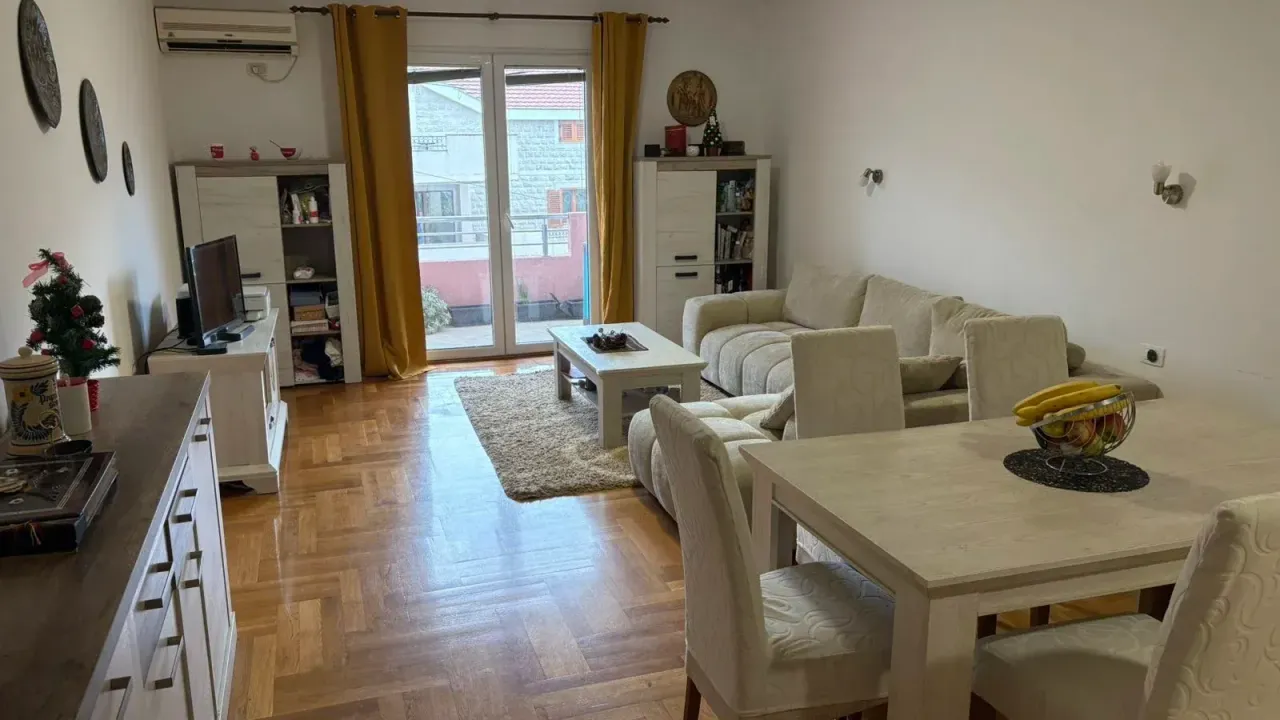 Izdavanje, stan, 84m², Tivat, Crna Gora