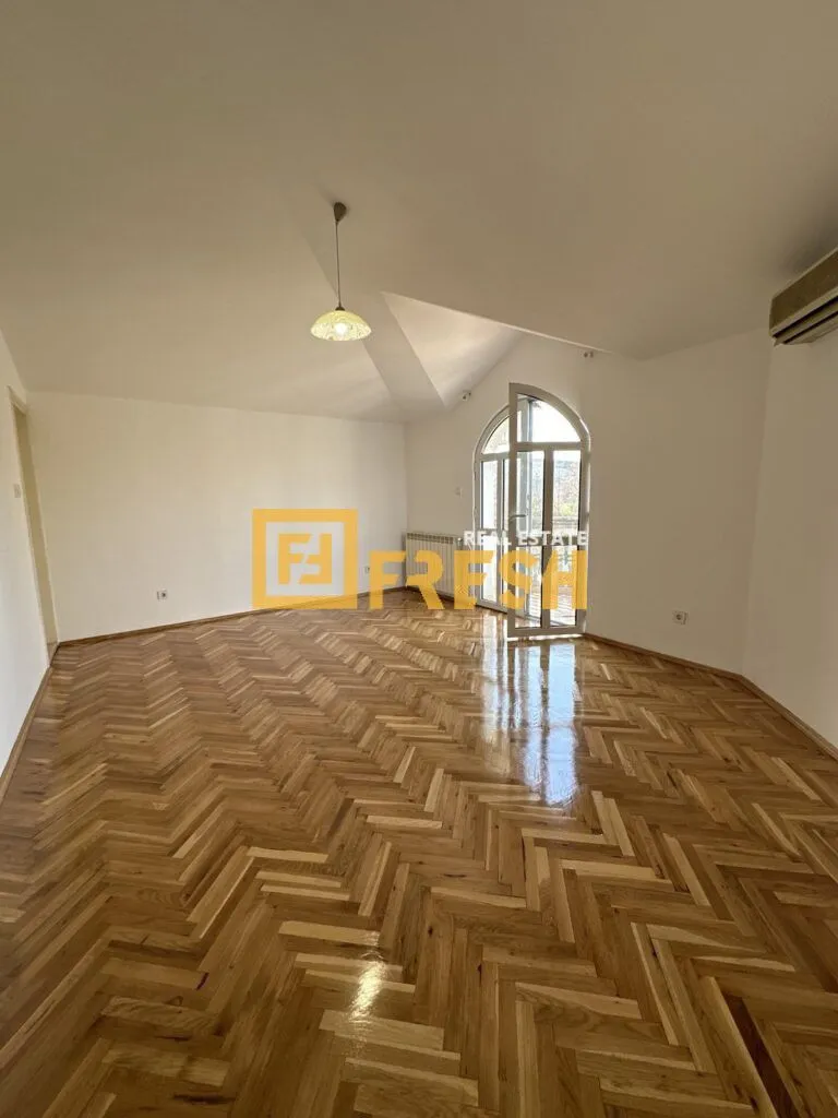 Izdavanje, kuća, 230m², Dahna, Podgorica