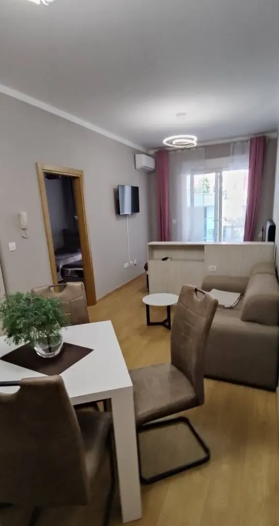 Izdavanje, jednosoban stan, 50m², Podkošljun, Budva