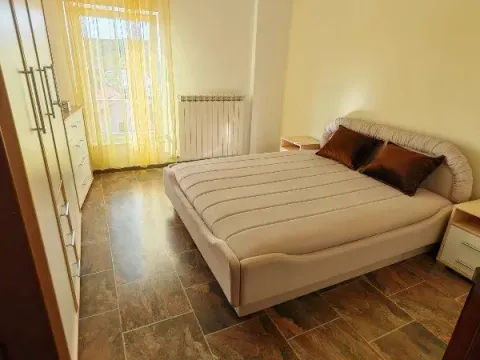 Rent, four bedroom apartment, 120m², Rakovica, Beograd - image 12