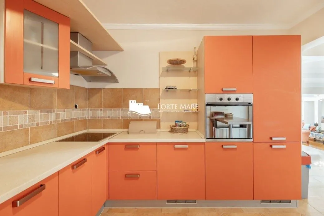 Prodaja, trosoban stan, 244m², Herceg Novi, Crna Gora