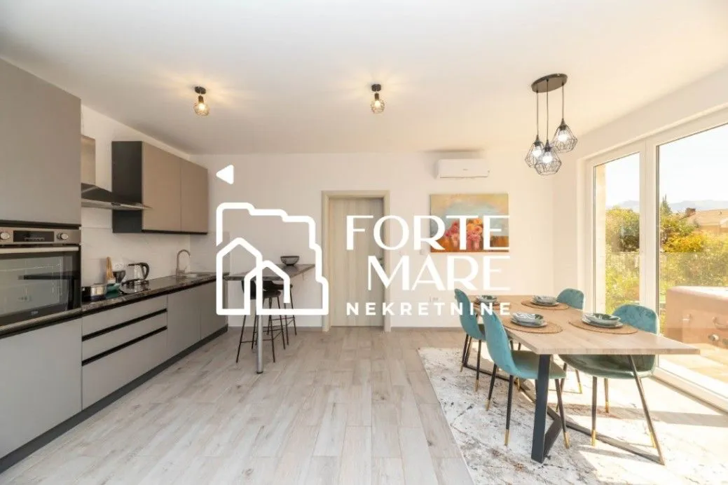Prodaja, dvosoban stan, 70m², Đenovići, Herceg Novi