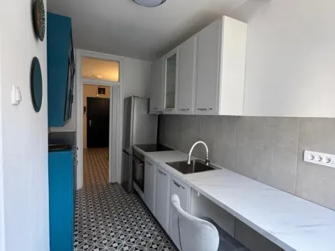 Izdavanje, trosoban stan, 80m², Kalenić Pijaca, Vračar Sve Podlokacije - image 14